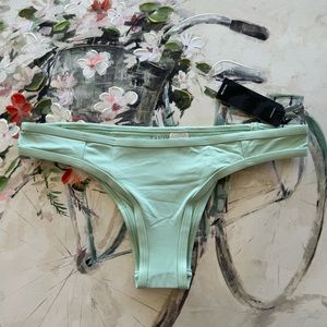 BUNDLE 2 ITEMS FOR $8✨

LAST PRICE🍒🤍 TAVIK swimming bottom 💐